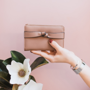 Carteira Nude com Laço Frontal